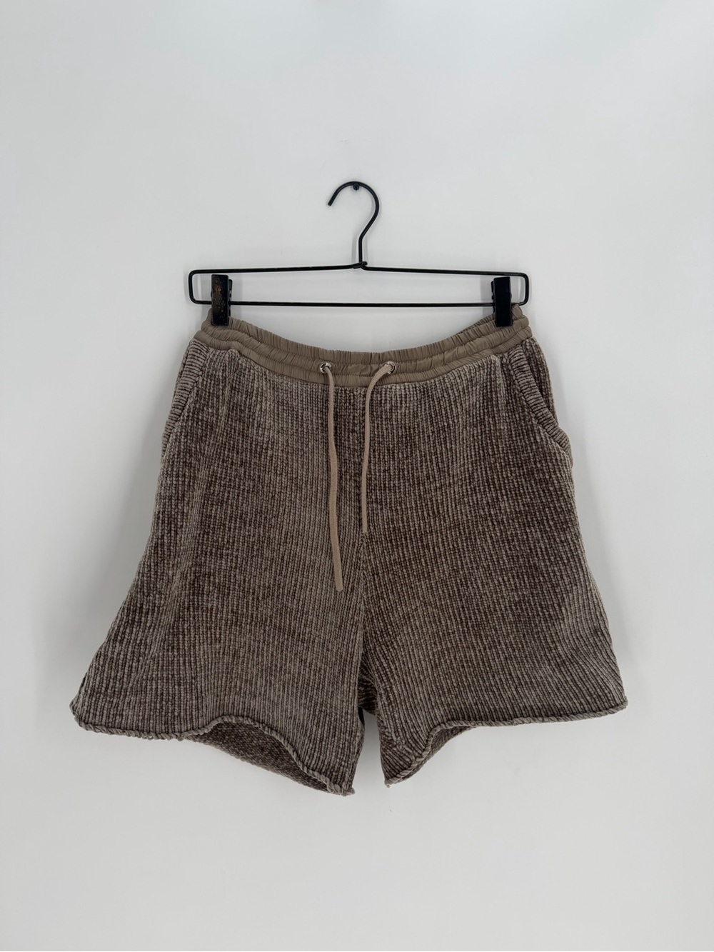 Kith Jay Chenille Relaxed Fit Drawstring Textured Lounge Shorts In Driftwood